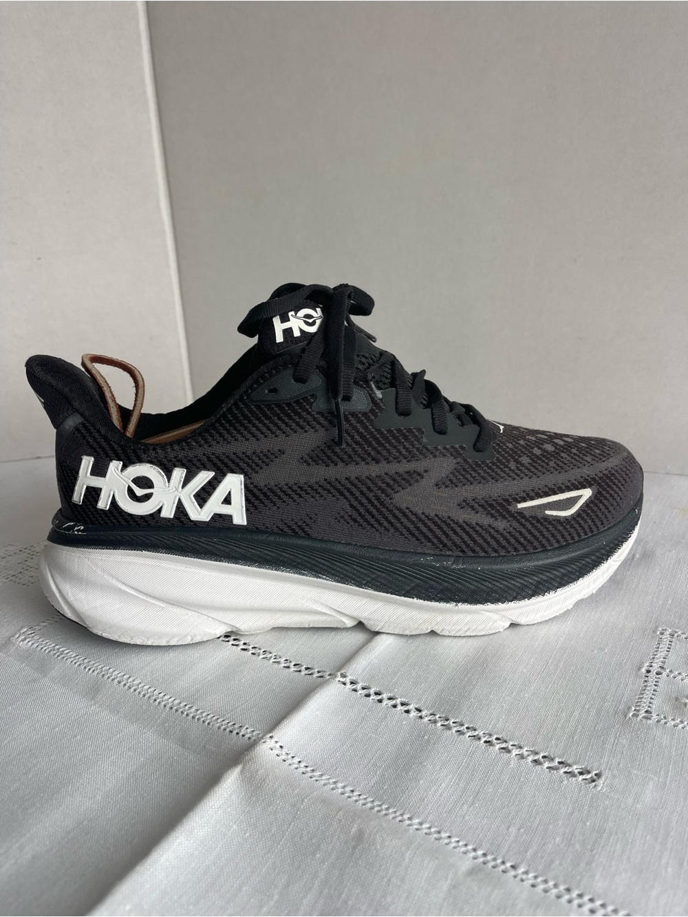 Hoka Women's Clifton 9 Black and White Running Sneakers - Size 8.5 B